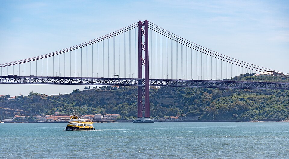 25 de Abril Bridge